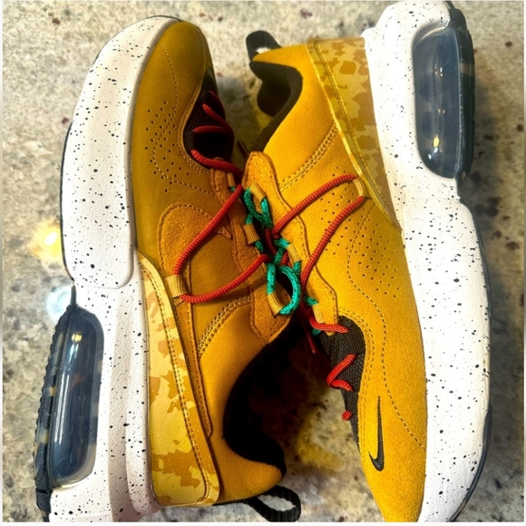 Women's Nike Air Max Viva Sneakers - Picture 3 of 11